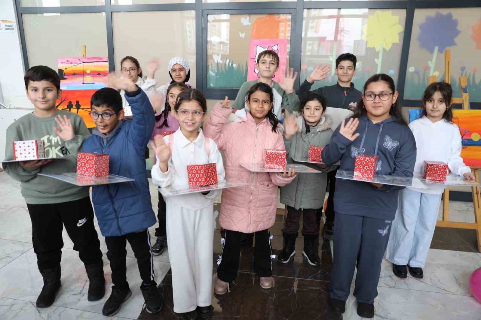 Başkan Çolakbayrakdar; "Her alanda gençlerimizin ve evlatlarımızın yanındayız"
