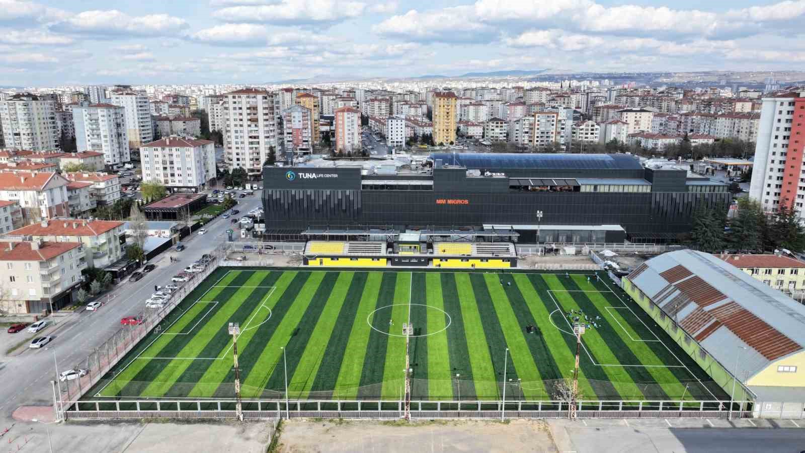 Başkan Çolakbayrakdar: "Her alanda gençlerimizin yanındayız, geleceğin sporcuları bu statta yetişecek
