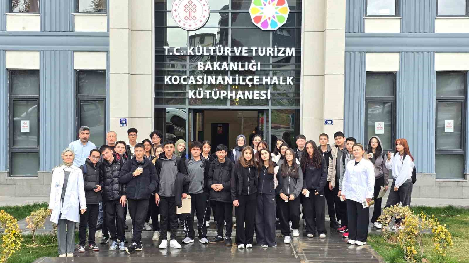 Başkan Çolakbayrakdar: "Hizmetlerimizle okuyan bir nesil yetiştiriyoruz"
