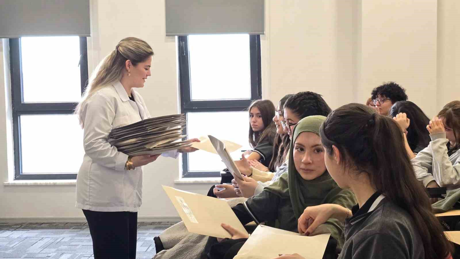 Başkan Çolakbayrakdar: "Hizmetlerimizle okuyan bir nesil yetiştiriyoruz"
