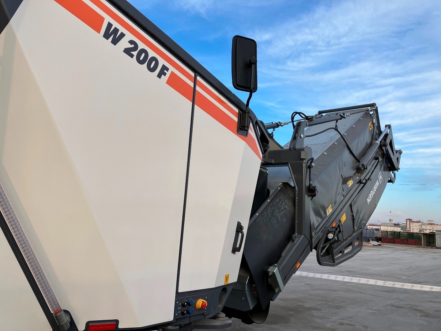 Başkan Çolakbayrakdar: "İlk ve tek çevreci asfalt freze aracımızla doğayı koruyor, ekonomiye güç katıyoruz"
