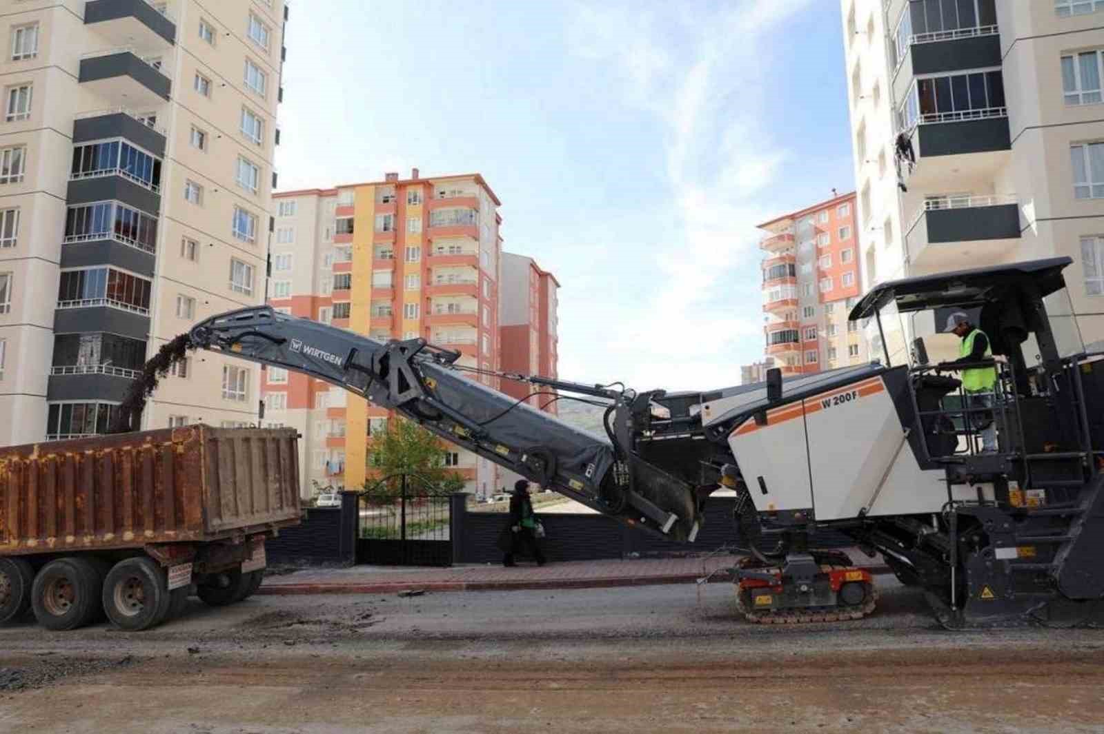 Başkan Çolakbayrakdar: "İlk ve tek çevreci asfalt freze aracımızla doğayı koruyor, ekonomiye güç katıyoruz"
