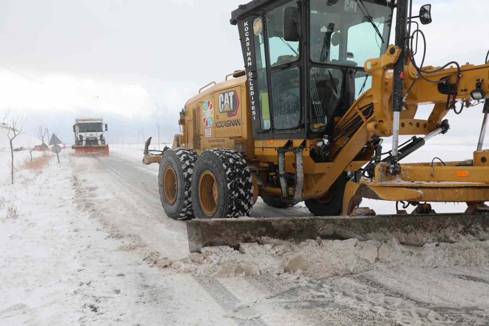 Başkan Çolakbayrakdar: "Kar yağışı ve don tehlikesine karşı 3 vardiya 24 saat çalışıyoruz"

