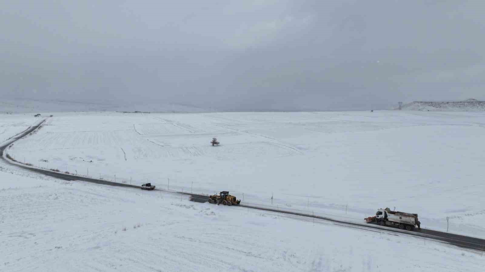 Başkan Çolakbayrakdar: "Kar yağışı ve don tehlikesine karşı 3 vardiya 24 saat çalışıyoruz"
