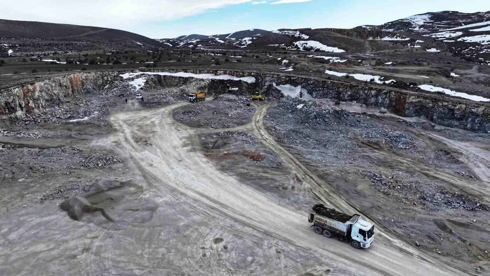 Başkan Çolakbayrakdar: "Kayseri’de tek, Türkiye’de sayılı agrega tesisimizle yeni rekora hazırlanıyoruz"
