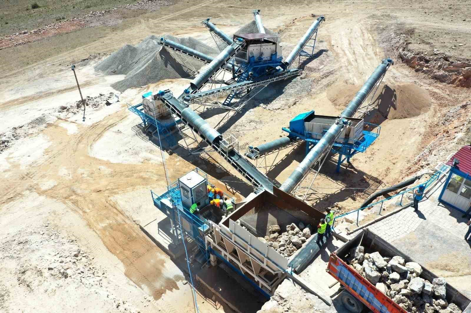 Başkan Çolakbayrakdar: "Kayseri’de tek, Türkiye’de sayılı agrega tesisimizle yeni rekora hazırlanıyoruz"
