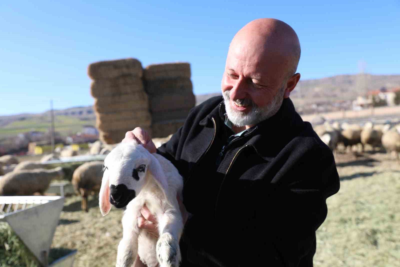 Başkan Çolakbayrakdar: "Kırsal mahallelerimizin köy kimliğini geleceğe taşıyoruz"
