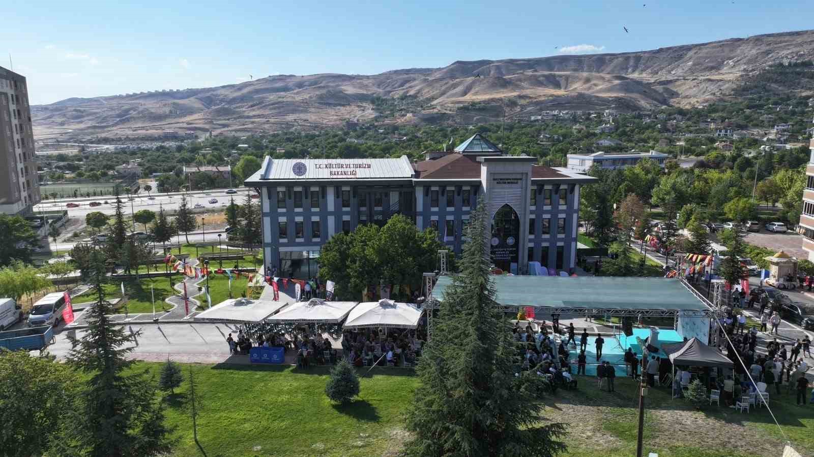 Başkan Çolakbayrakdar "Kocasinan, insan odaklı hizmetlerle altın çağını yaşıyor"
