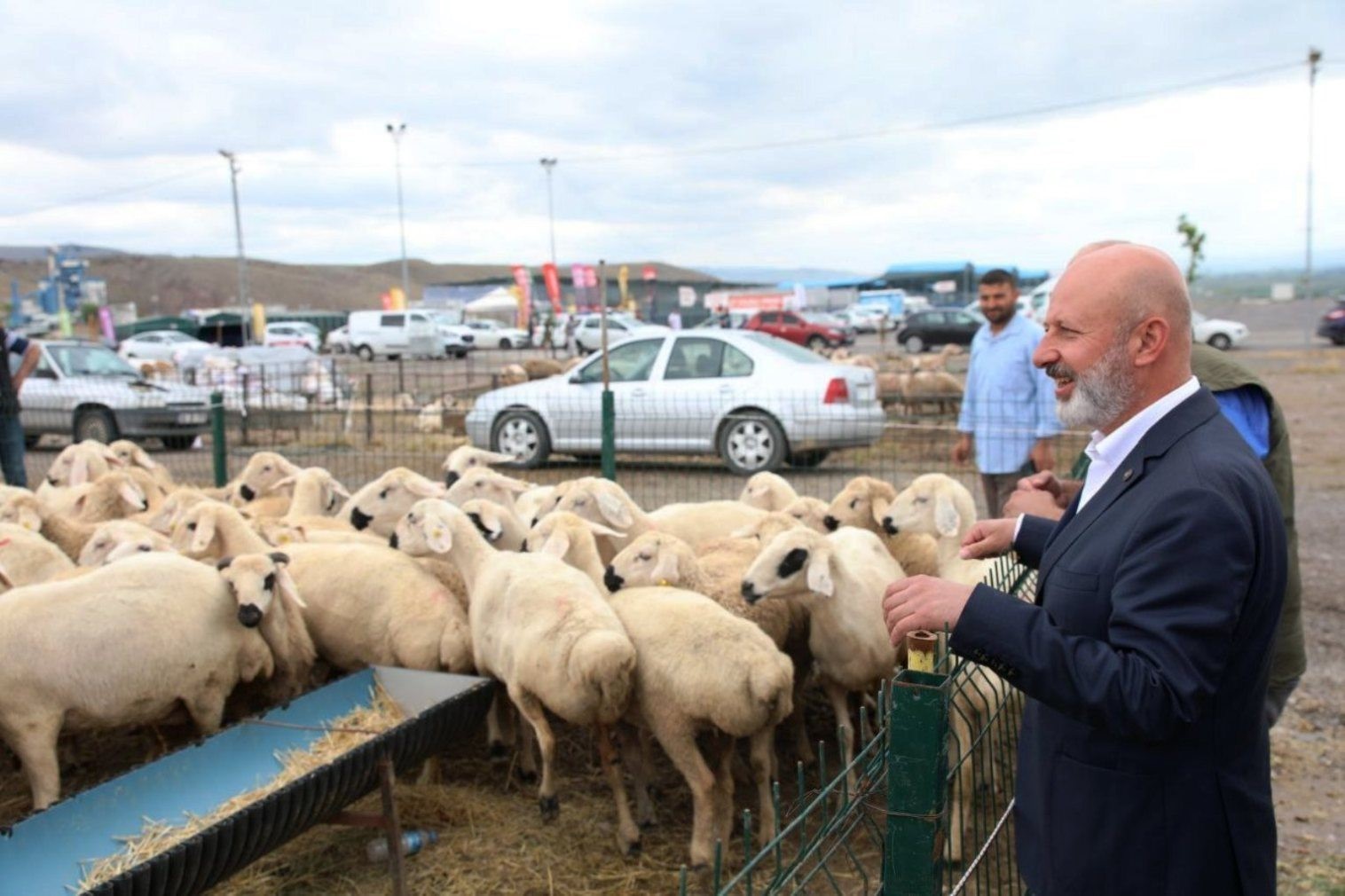 Başkan Çolakbayrakdar: "Kurban hizmetinde öncü, Türkiye’de sayılı belediyeyiz"
