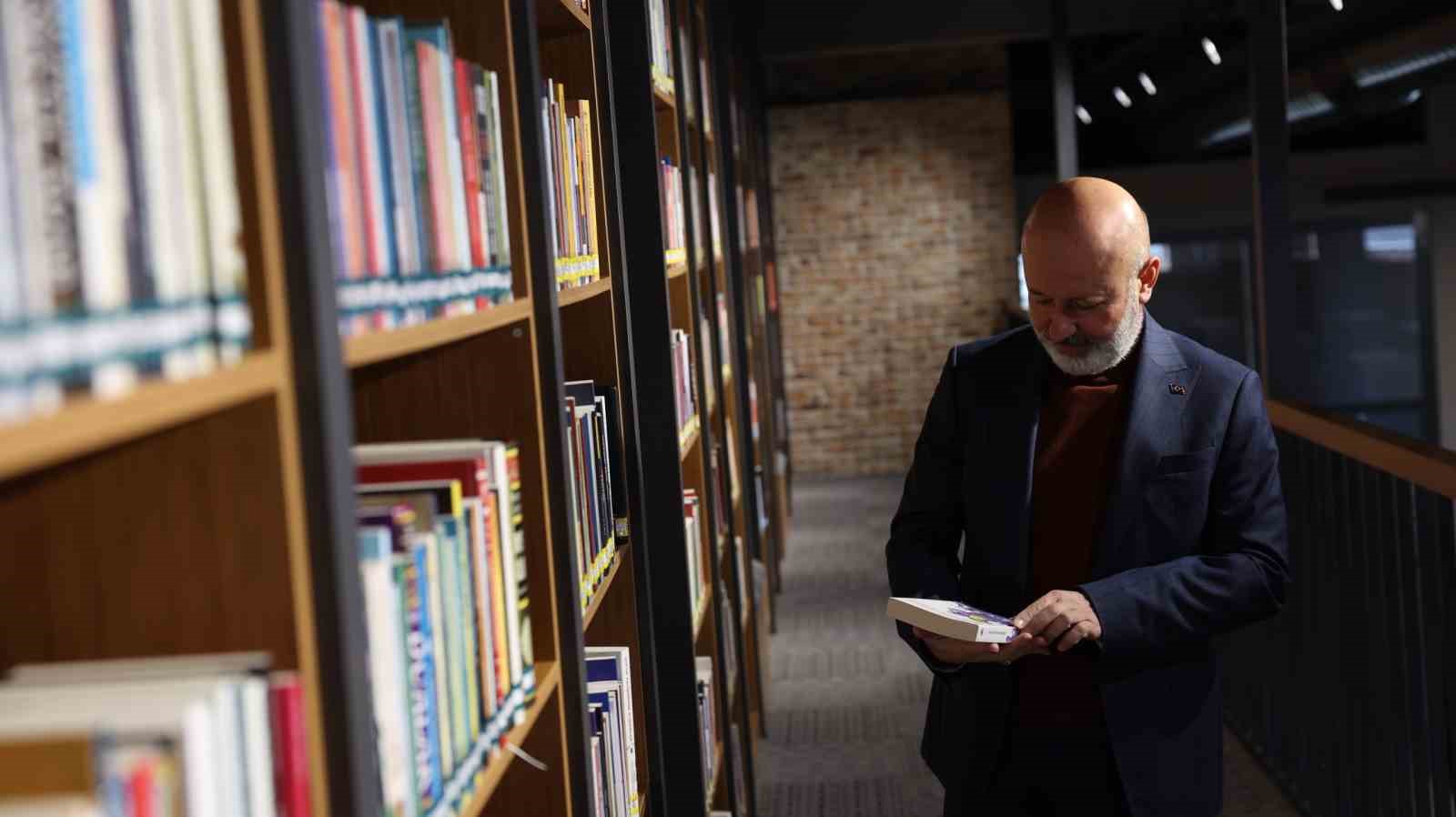 Başkan Çolakbayrakdar: "Kütüphaneler haftası vesilesiyle bilgiyle büyüyen bir şehir inşa ediyoruz"
