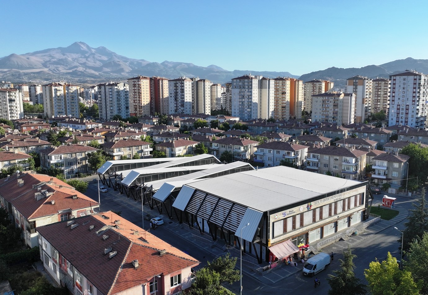 Başkan Çolakbayrakdar: "Kütüphaneler haftası vesilesiyle bilgiyle büyüyen bir şehir inşa ediyoruz"
