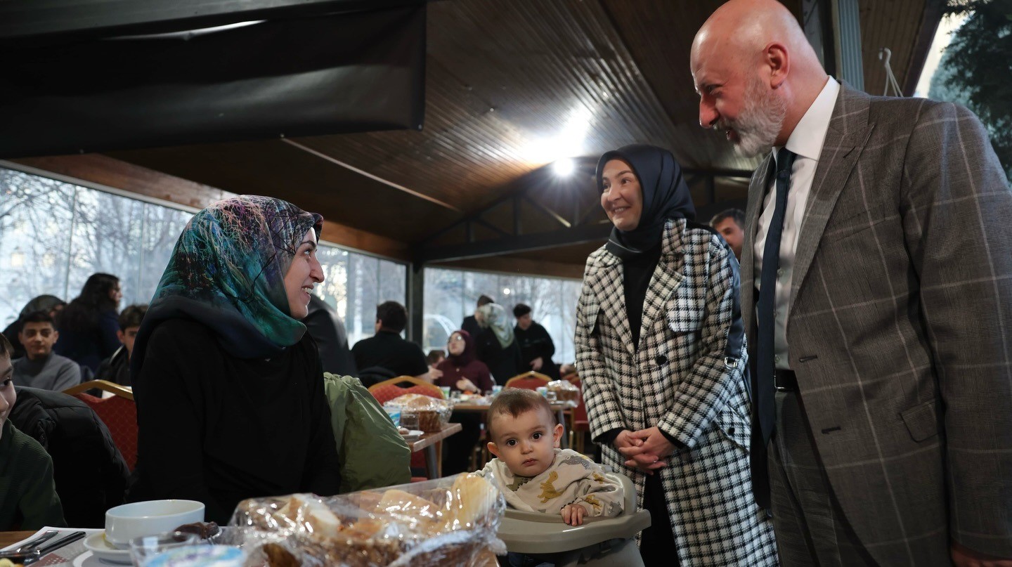 Başkan Çolakbayrakdar: "Ramazan’ın bereketiyle çalınmadık kapı, girilmedik gönül bırakmadık"
