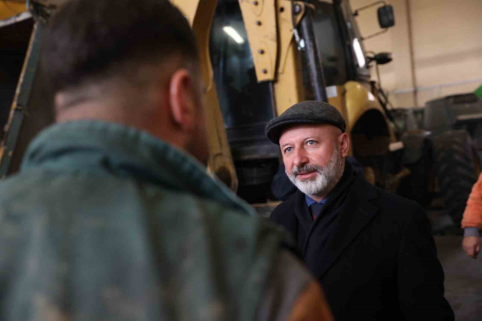 Başkan Çolakbayrakdar: "Şehrimizin ihtiyaçlarını fabrika gibi çalışan kendi atölyelerimizde üretiyoruz"
