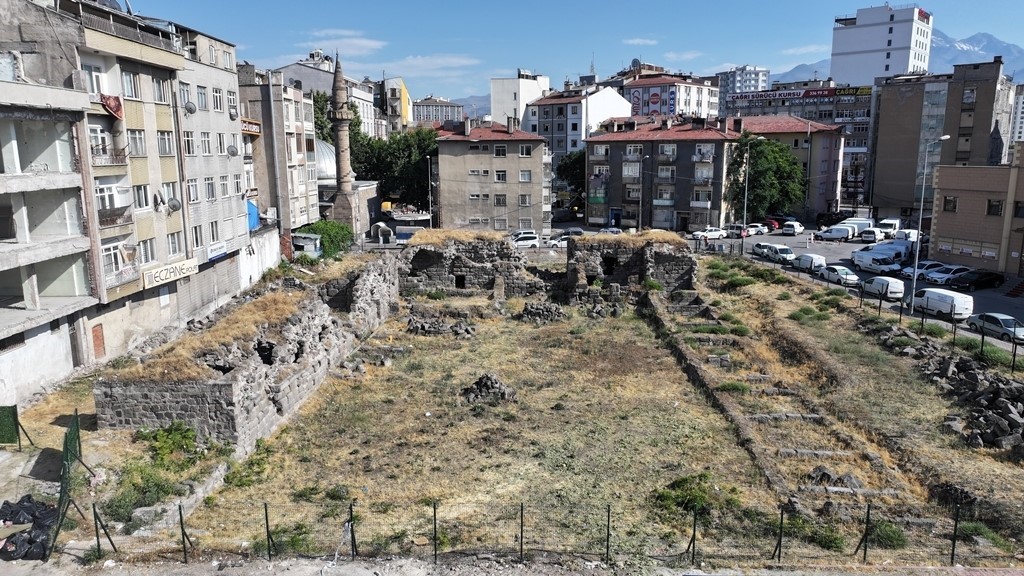 Başkan Çolakbayrakdar: "Şehrimizin ilk medresesi, şehir akademisi kimliğiyle yeniden hayat bulacak"
