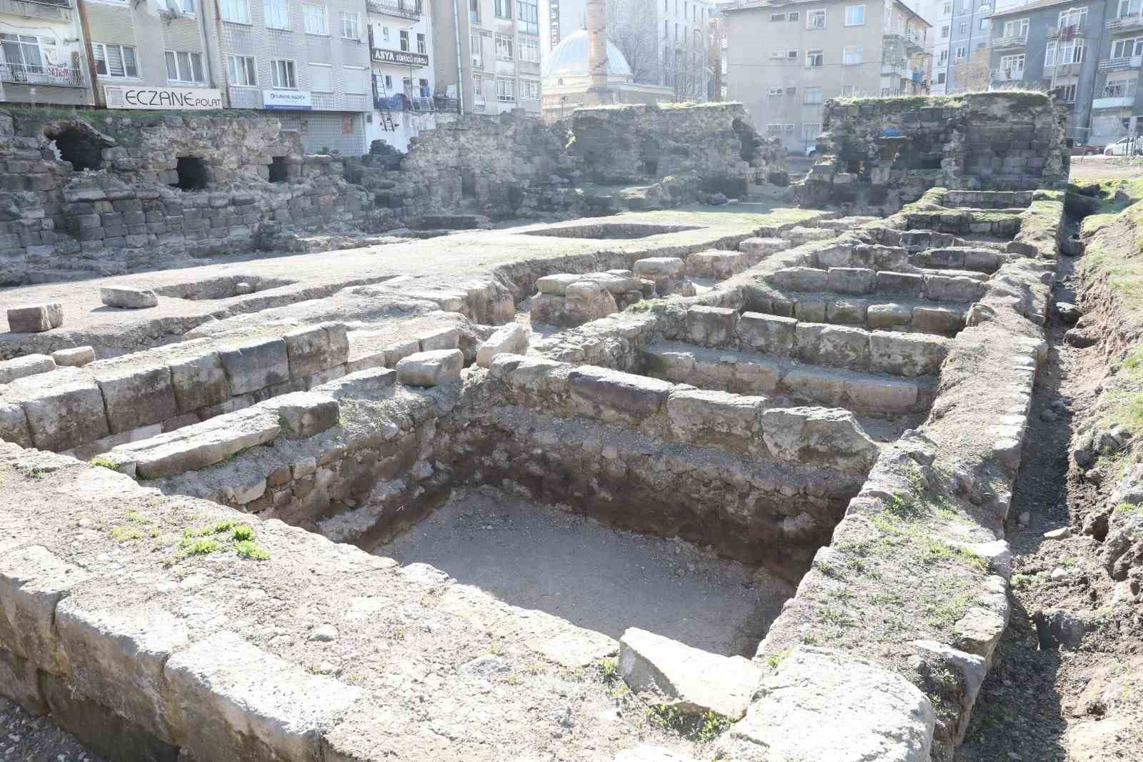 Başkan Çolakbayrakdar: "Şehrimizin ilk medresesi, şehir akademisi kimliğiyle yeniden hayat bulacak"
