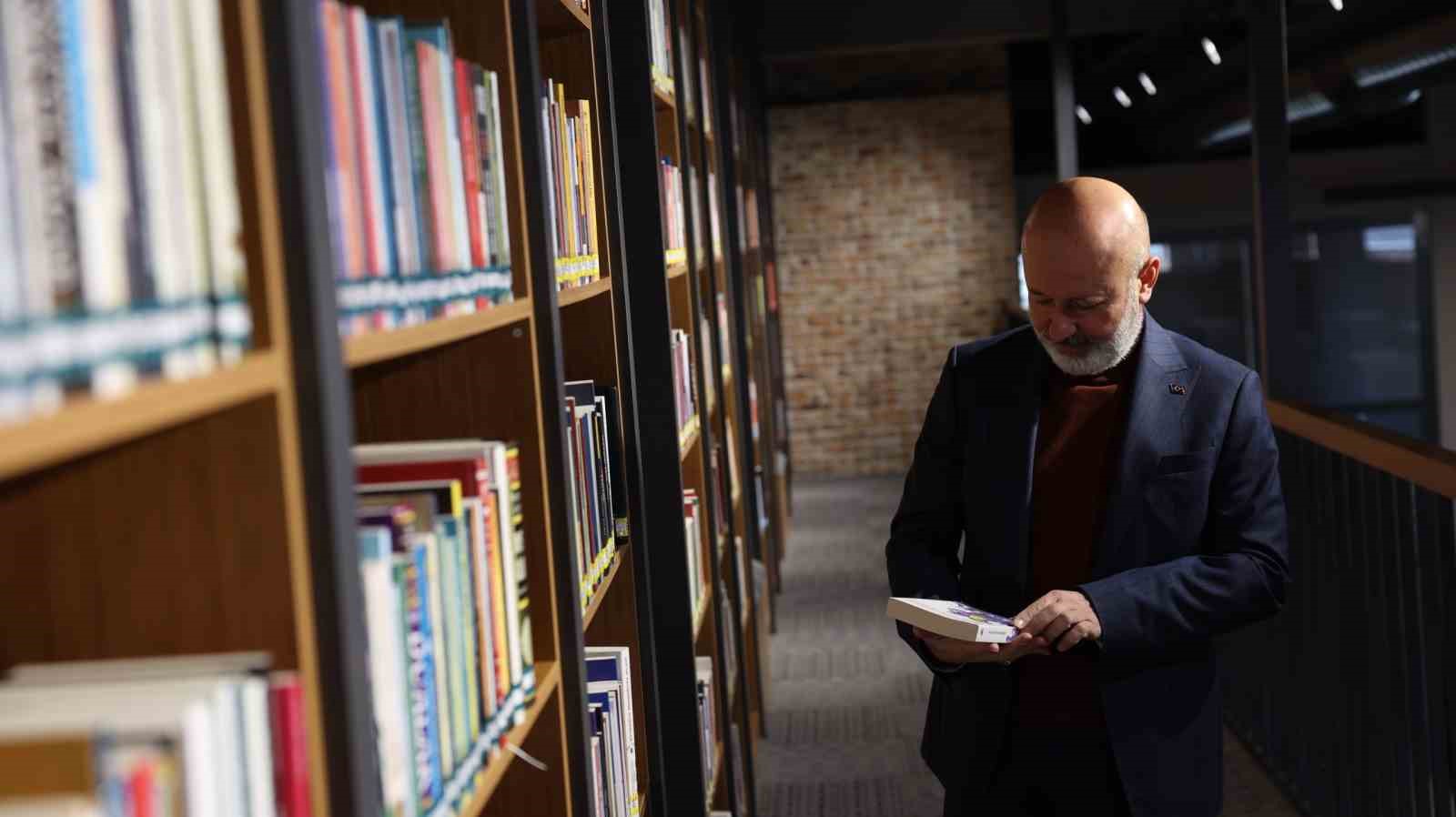 Başkan Çolakbayrakdar: "Sinan Kütüphaneleri’yle okuyan bir nesil yetişmesine katkı sunuyoruz"
