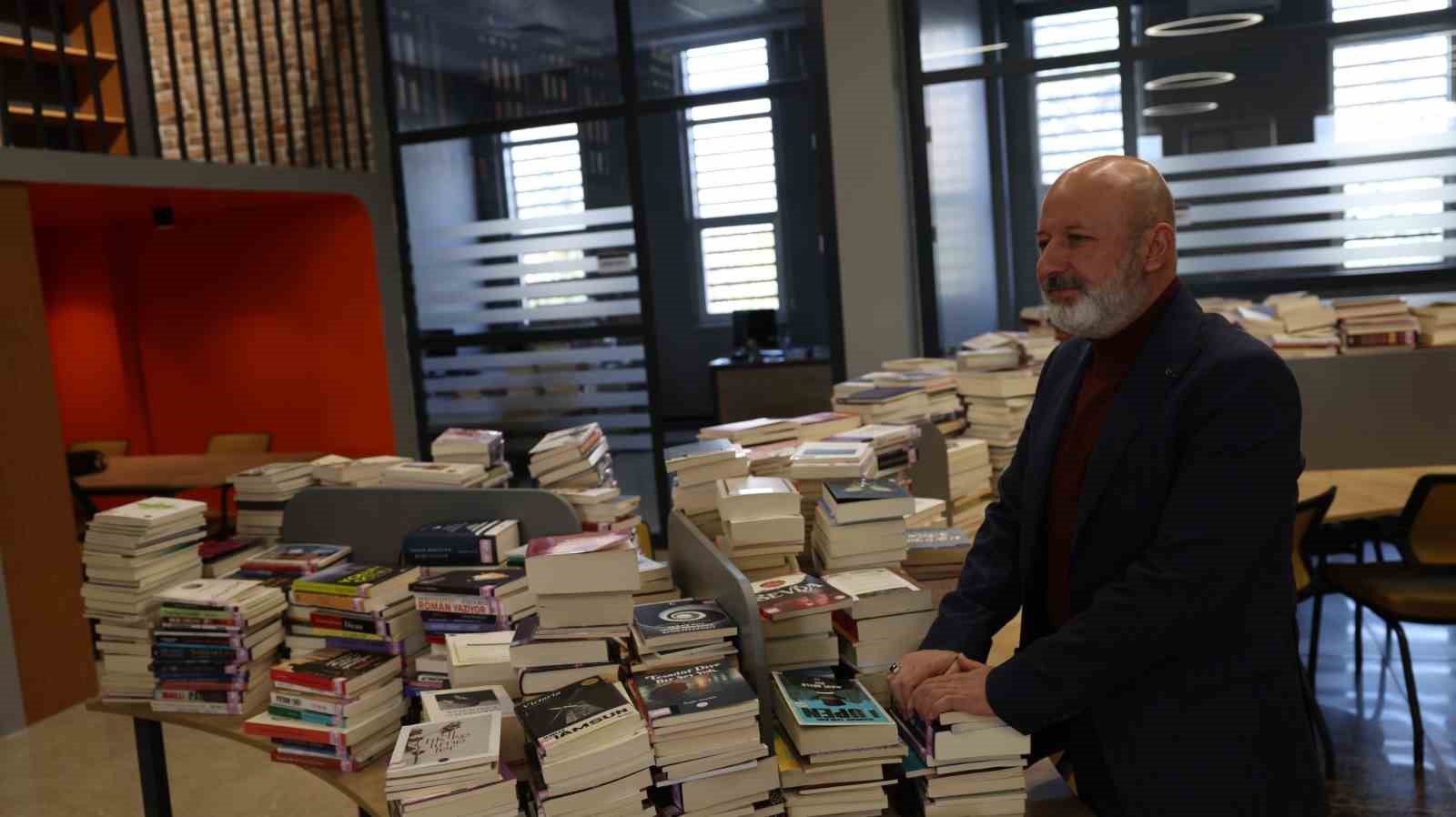 Başkan Çolakbayrakdar: "Sinan Kütüphaneleri’yle okuyan bir nesil yetişmesine katkı sunuyoruz"
