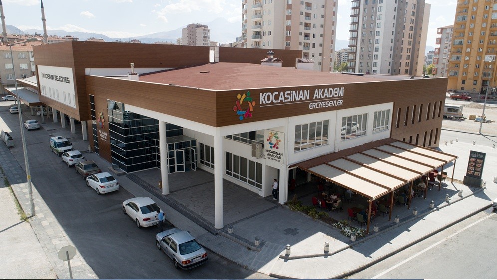 Başkan Çolakbayrakdar: Tesislerimizle hemşehrilerimizin hayatına ve Kocasinan’a değer katıyoruz"
