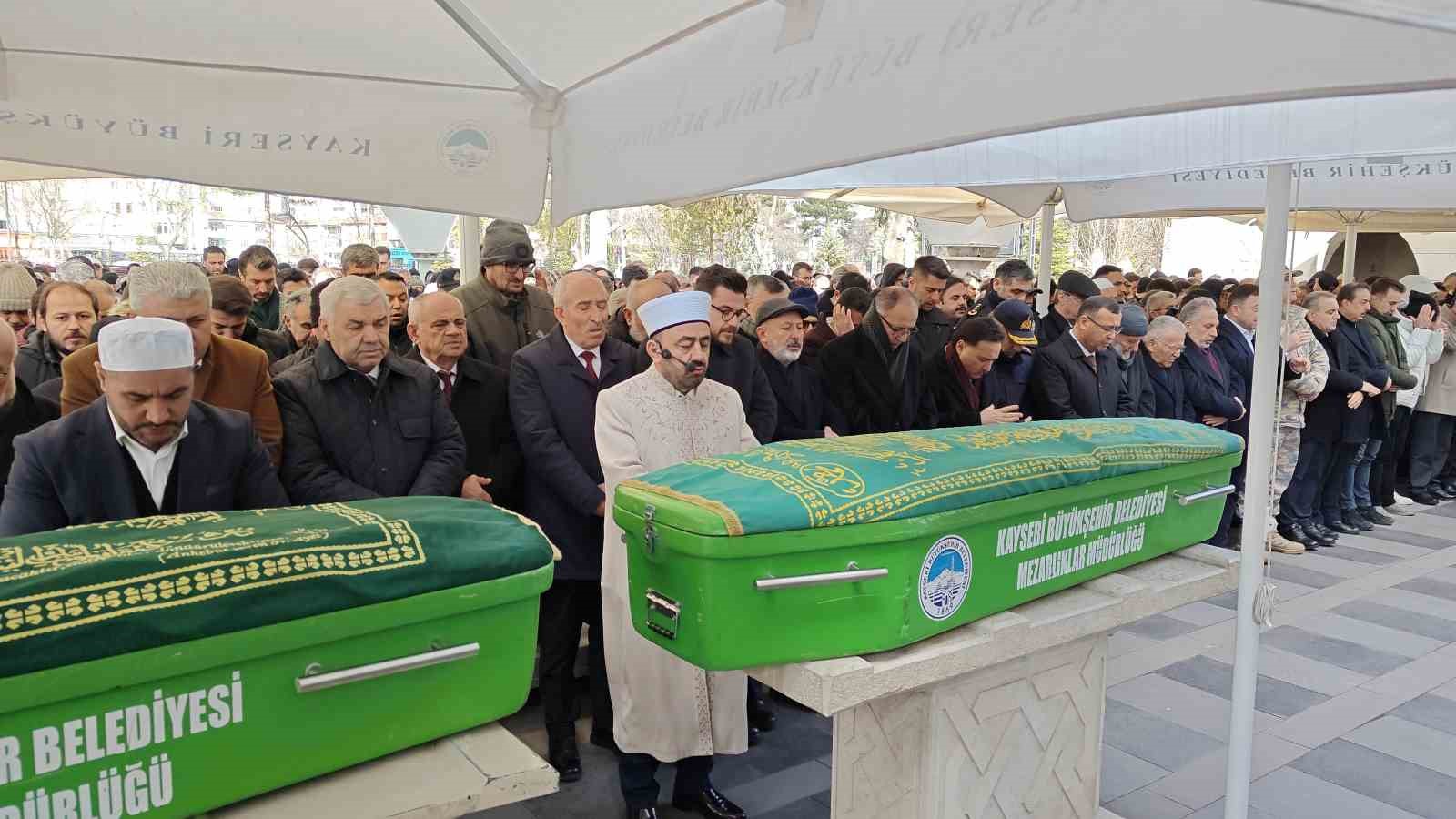 Başkan Çolakbayrakdar’ın babası toprağa verildi
