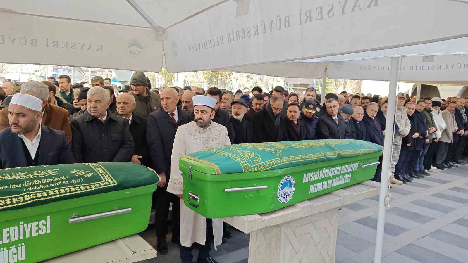 Başkan Çolakbayrakdar’ın babası toprağa verildi
