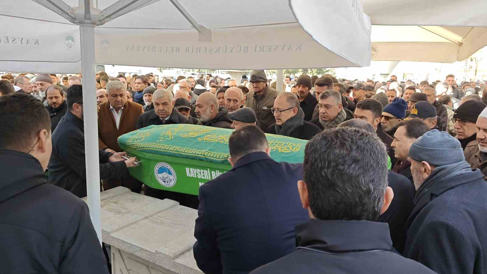 Başkan Çolakbayrakdar’ın babası toprağa verildi
