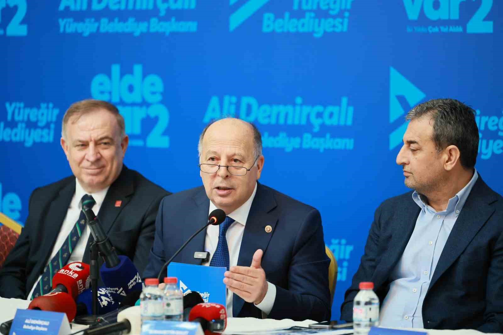 Başkan Demirçalı, 2 yıllık hizmet sürecini değerlendirdi
Başkan Demirçalı, 2 yıllık hizmet sürecini değerlendirdi