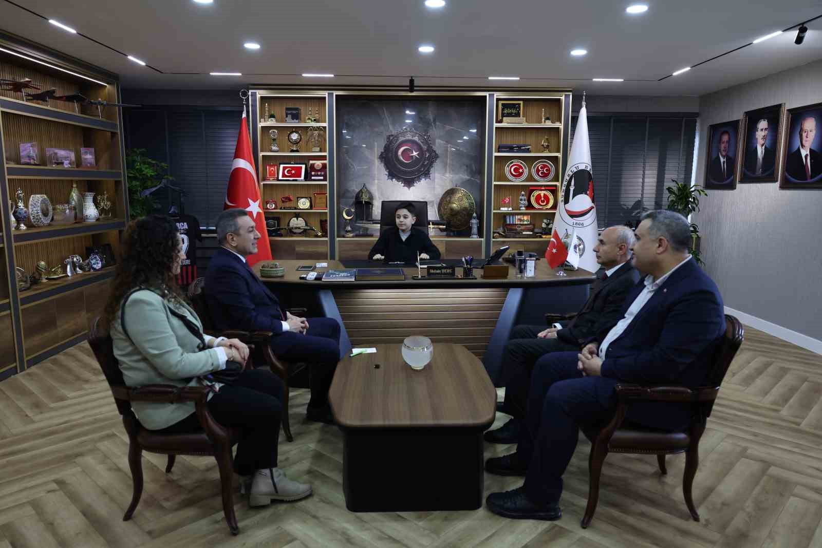 Başkan Dere, koltuğunu Taha’ya devretti
