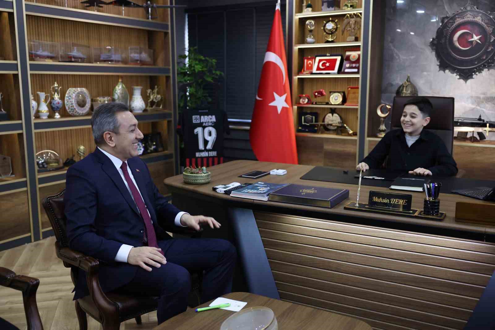 Başkan Dere, koltuğunu Taha’ya devretti
