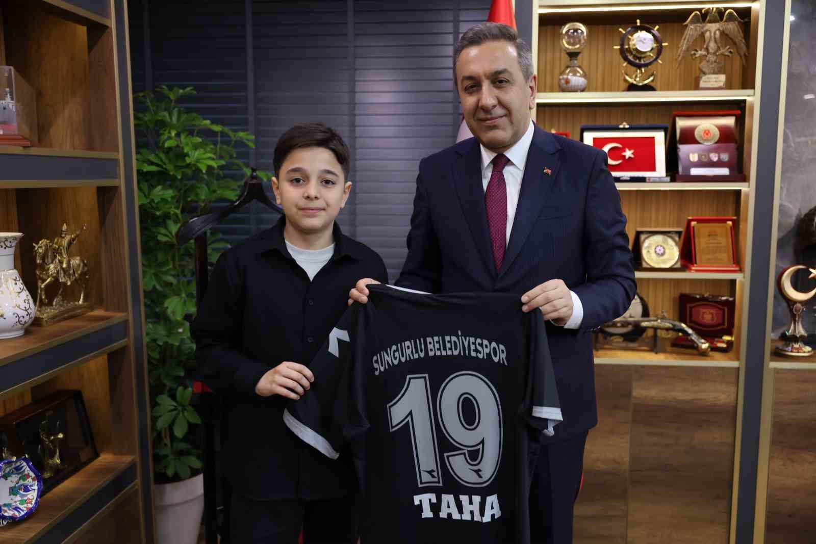 Başkan Dere, koltuğunu Taha’ya devretti
