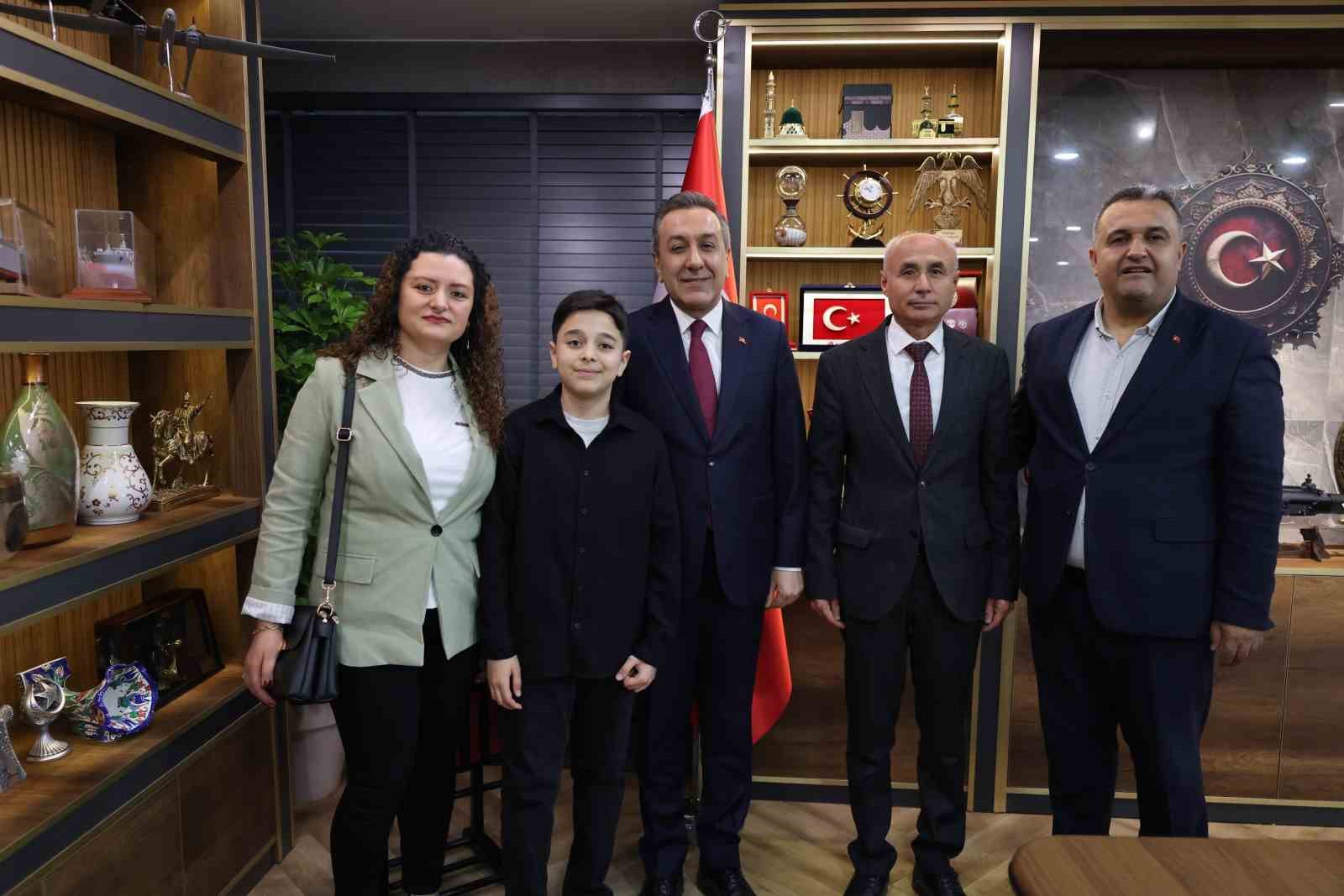 Başkan Dere, koltuğunu Taha’ya devretti
