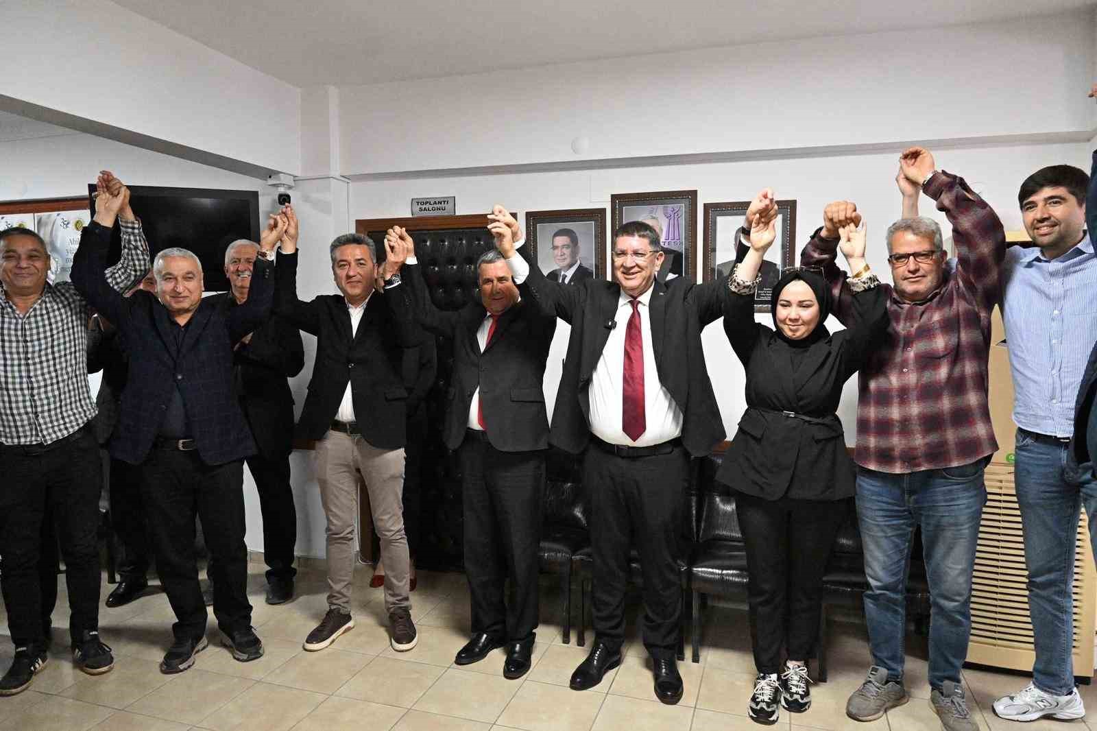 Başkan Dere seçim ziyaretlerine batı ilçelerden başladı
