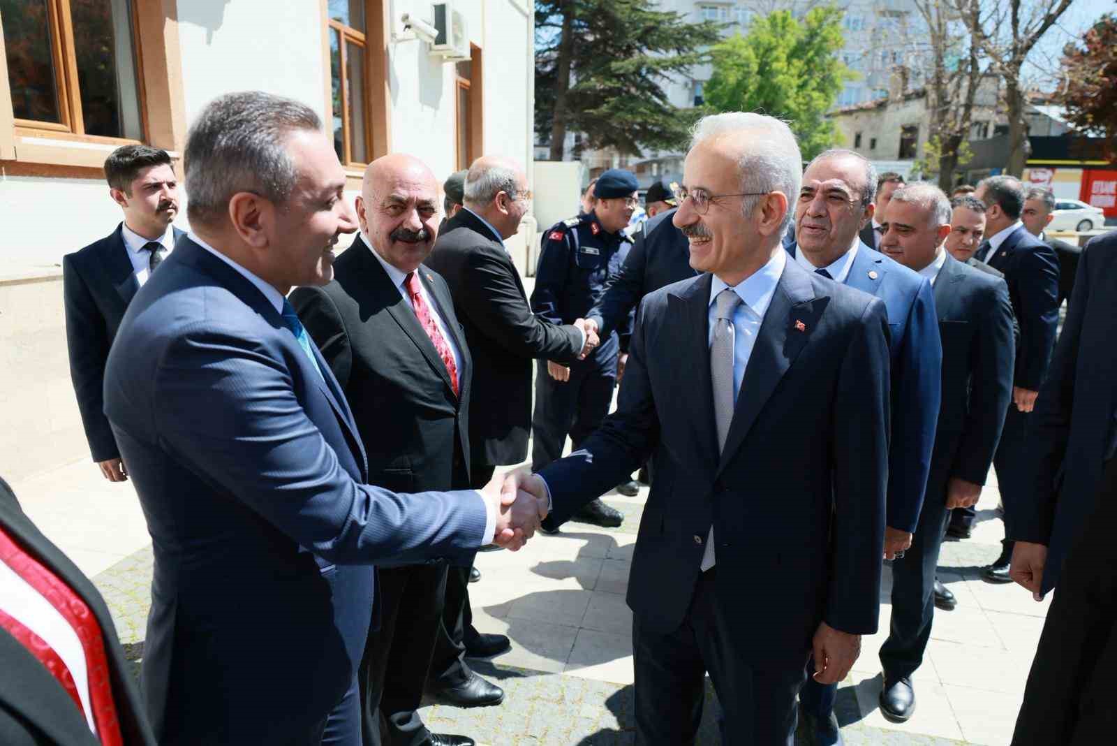 Başkan Dere, Sungurlu’nun ulaşım ihtiyaçlarını Bakan Uraloğlu’na iletti
