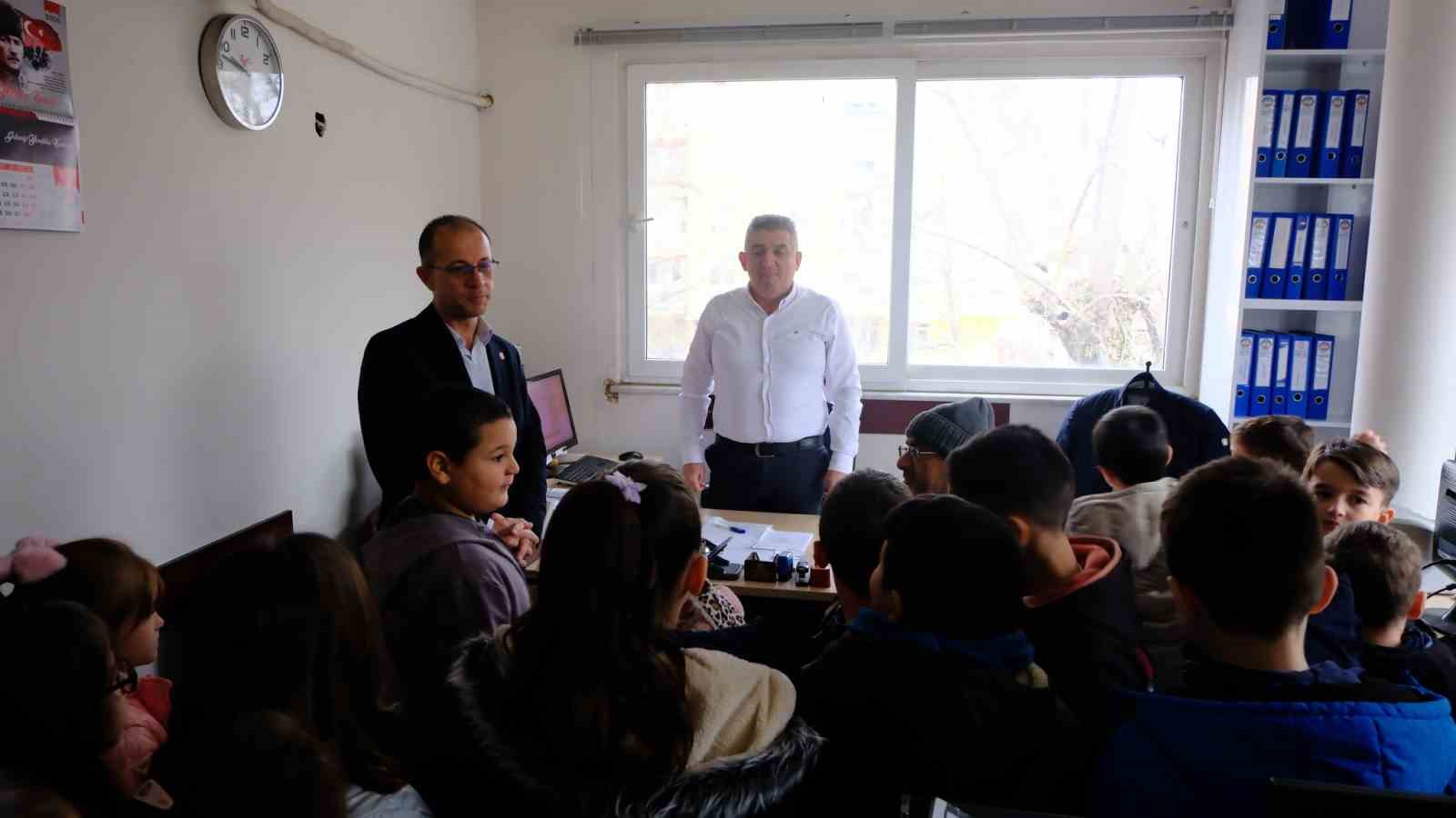 Başkan Doğanca minikleri belediyede ağırladı
