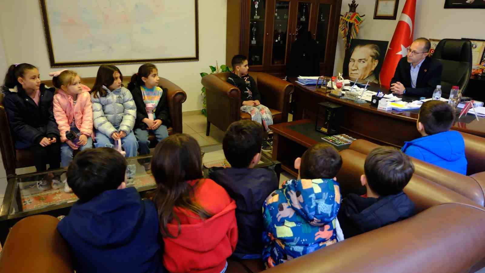 Başkan Doğanca minikleri belediyede ağırladı
