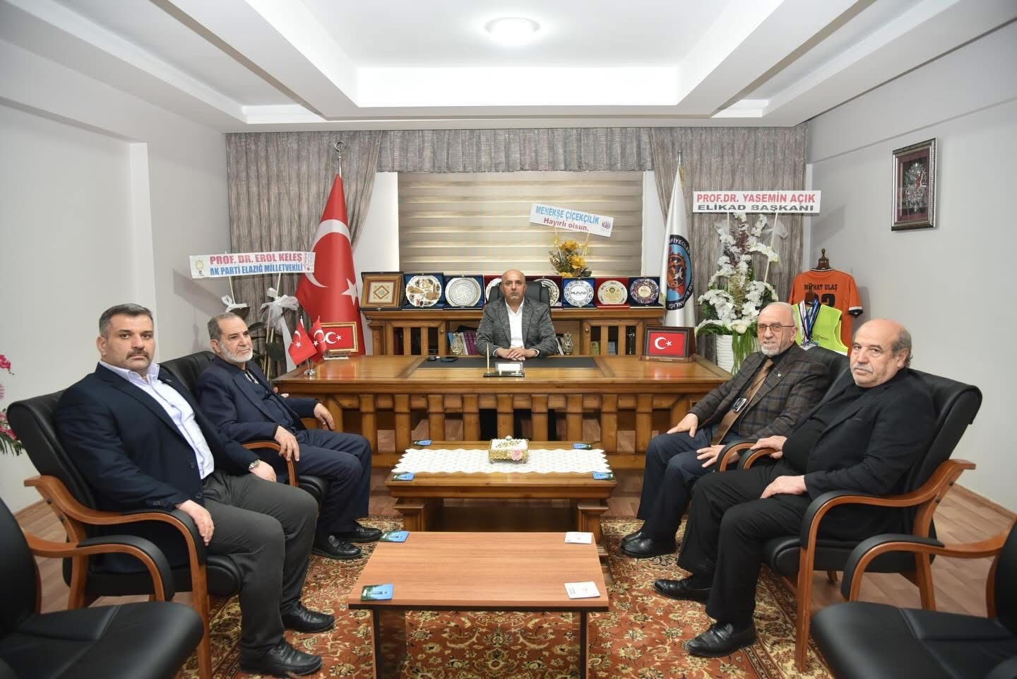 Başkan Dumandağ: "Elazığ’ın kalkınması, kurumlarımızın ortak aklı ve birlikte hareket etmesiyle mümkün olacaktır"
Başkan Dumandağ: "Elazığ’ın kalkınması, kurumlarımızın ortak aklı ve birlikte hareket etmesiyle mümkün olacaktır"