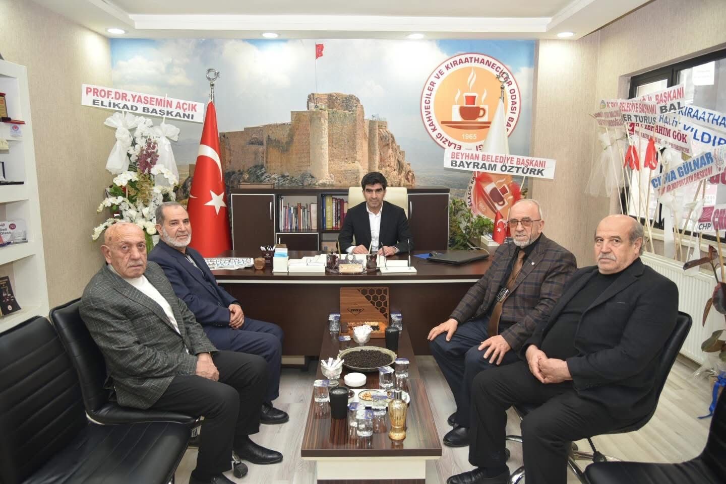 Başkan Dumandağ: "Elazığ’ın kalkınması, kurumlarımızın ortak aklı ve birlikte hareket etmesiyle mümkün olacaktır"
Başkan Dumandağ: "Elazığ’ın kalkınması, kurumlarımızın ortak aklı ve birlikte hareket etmesiyle mümkün olacaktır"