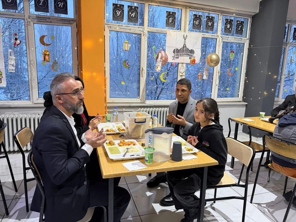 Başkan Durak öğrencilerle iftar açtı
