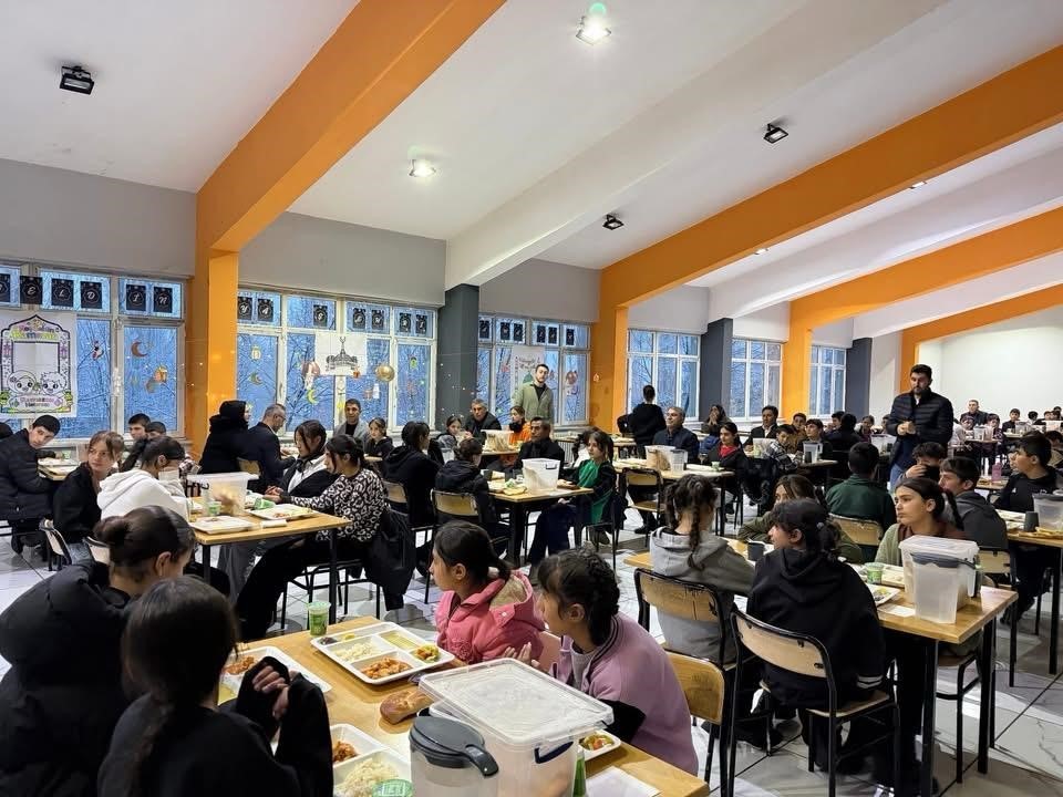 Başkan Durak öğrencilerle iftar açtı
