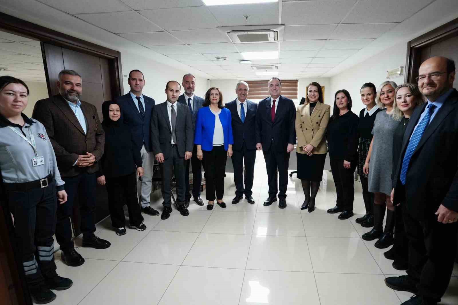 Başkan Dutlulu, Büyükşehir ve MASKİ personeliyle bayramlaştı
