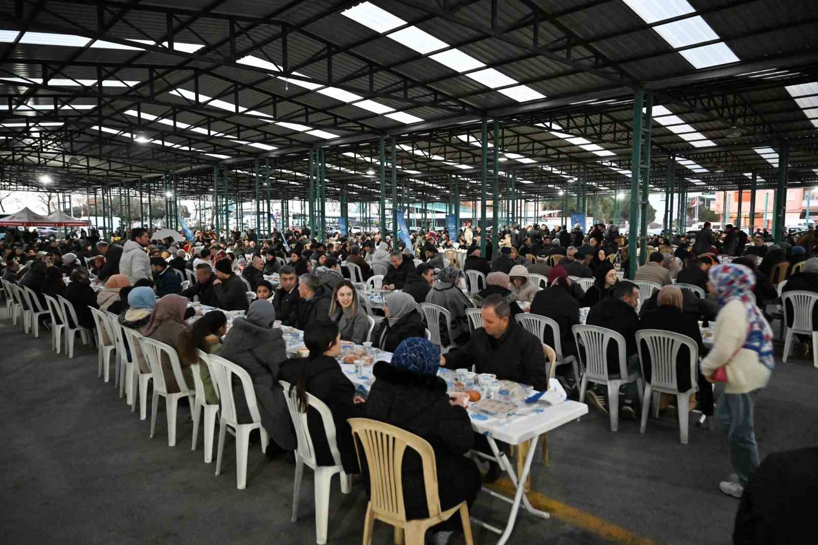 Başkan Dutlulu, Selendililer Derneği’nin iftar programına katıldı
Başkan Dutlulu, Selendililer Derneği’nin iftar programına katıldı