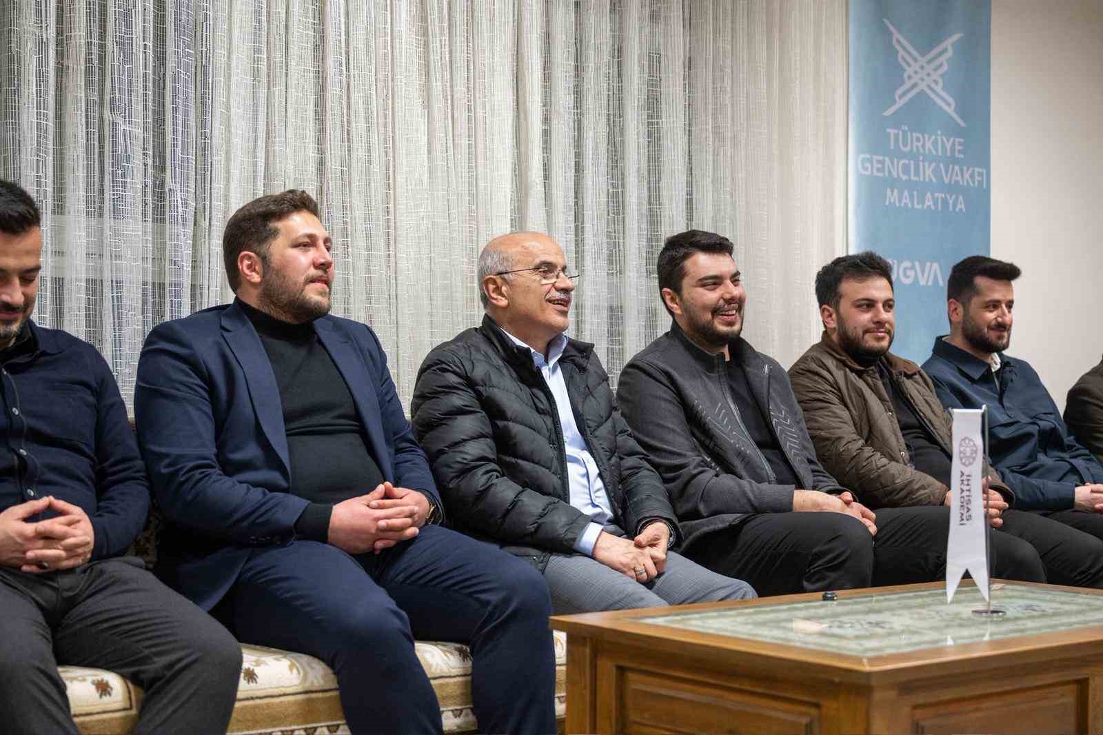 Başkan Er: "Ulaşımla ilgili önemli çalışmalarımız olacak"
Başkan Er: "Ulaşımla ilgili önemli çalışmalarımız olacak"