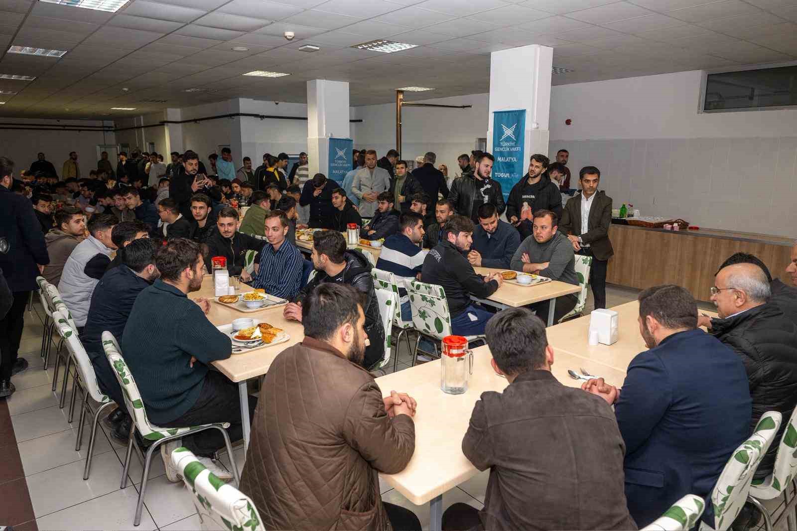 Başkan Er: "Ulaşımla ilgili önemli çalışmalarımız olacak"
Başkan Er: "Ulaşımla ilgili önemli çalışmalarımız olacak"