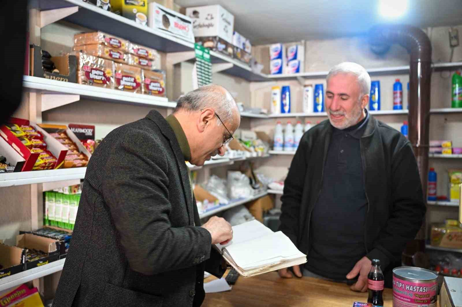 Başkan Er, vatandaşların mahalle bakkallarına ve fırınlarına olan borçlarını kapattı
Başkan Er, vatandaşların mahalle bakkallarına ve fırınlarına olan borçlarını kapattı