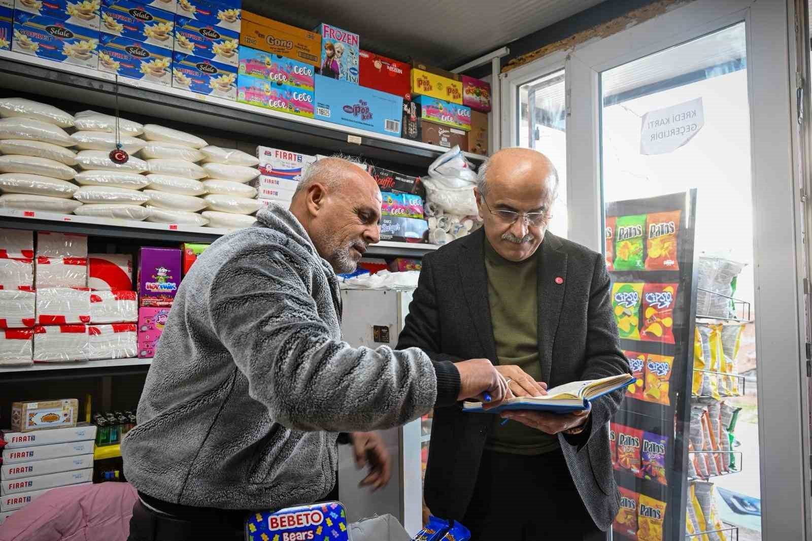 Başkan Er, vatandaşların mahalle bakkallarına ve fırınlarına olan borçlarını kapattı
Başkan Er, vatandaşların mahalle bakkallarına ve fırınlarına olan borçlarını kapattı