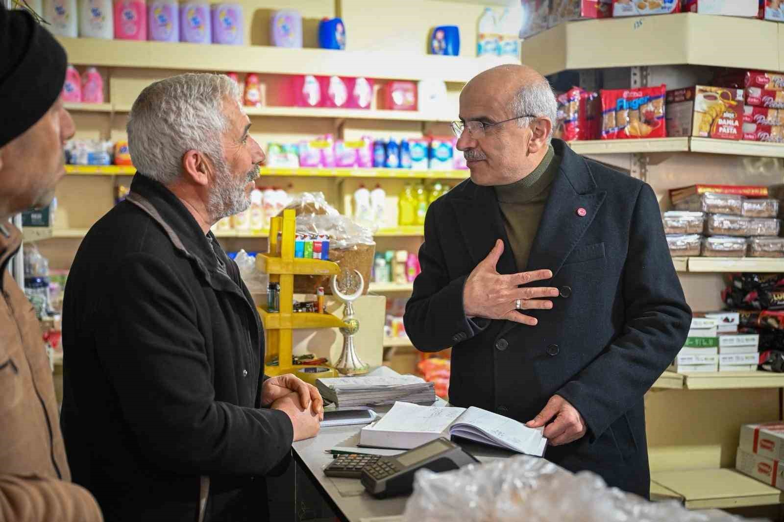 Başkan Er, vatandaşların mahalle bakkallarına ve fırınlarına olan borçlarını kapattı
Başkan Er, vatandaşların mahalle bakkallarına ve fırınlarına olan borçlarını kapattı