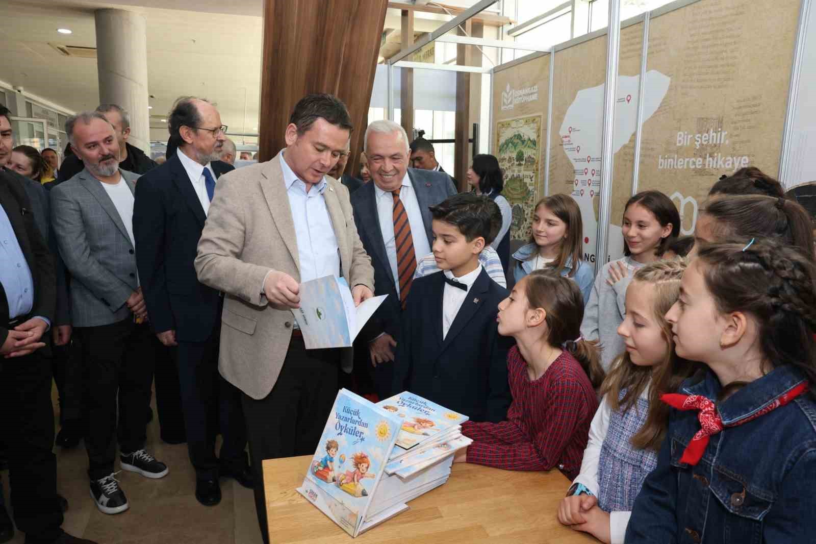 Başkan Erkan Aydın Bursa 23. Kitap Fuarı’nda çocuk yazarlarla buluştu
