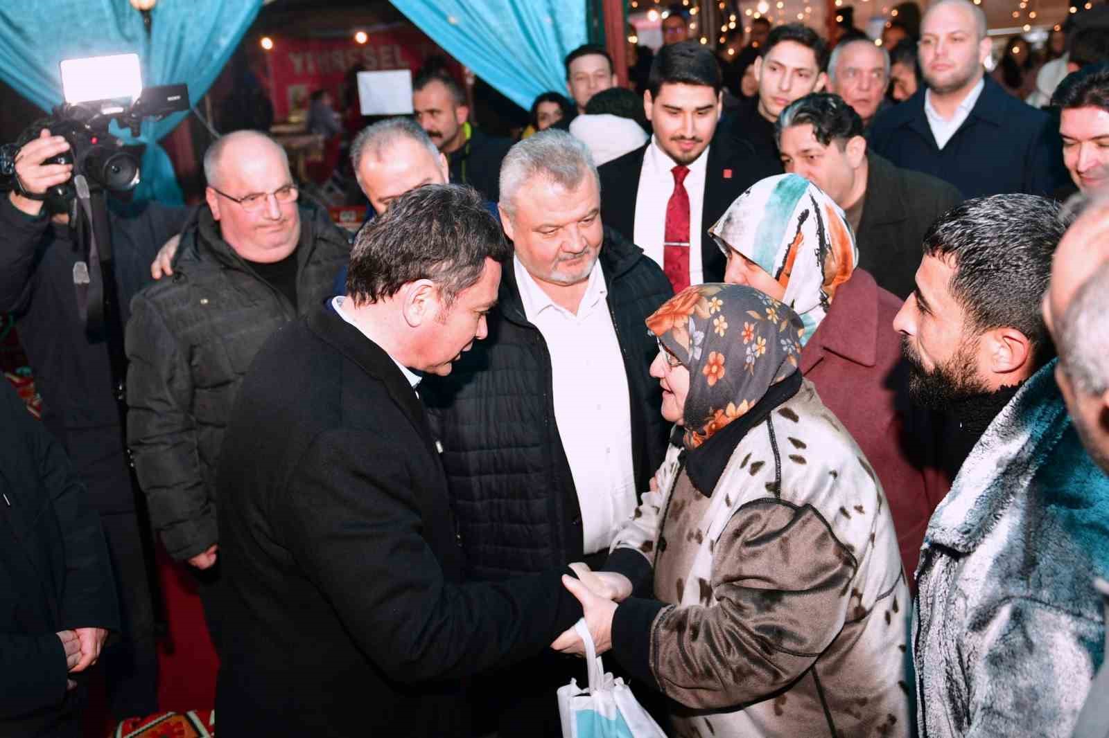 Başkan Erkan Aydın Ramazan Sokağı’nda vatandaşlarla buluştu
