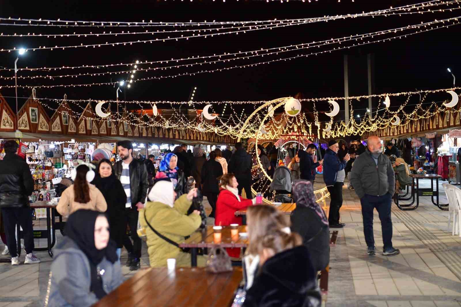 Başkan Erkan Aydın Ramazan Sokağı’nda vatandaşlarla buluştu
