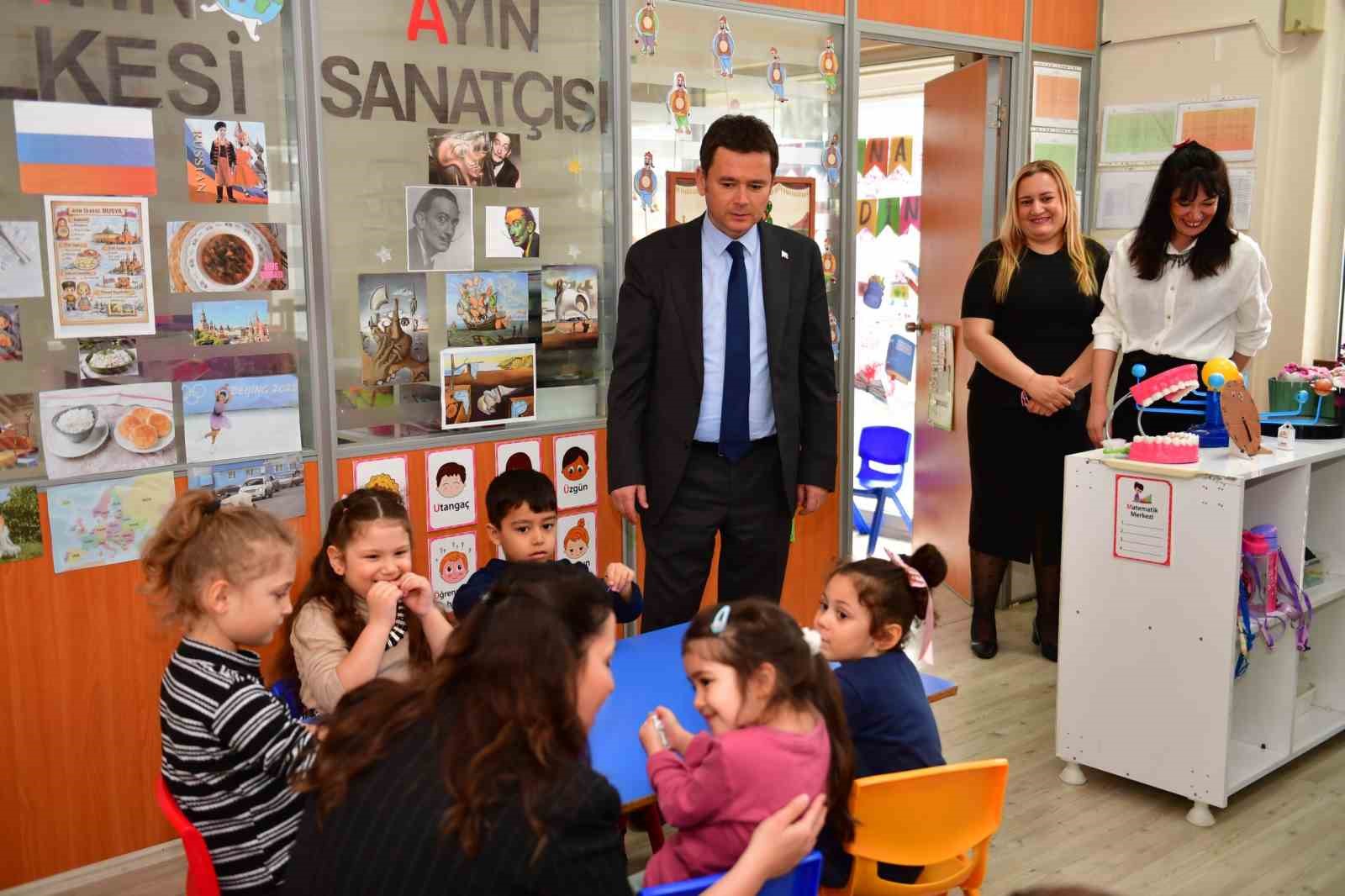 Başkan Erkan Aydın’dan çocuklara bayram ziyareti
