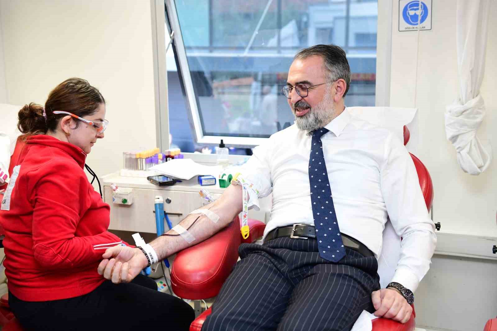 Başkan Erol’dan anlamlı hareket: "Bir ünite kan, bir hayat"
Başkan Erol’dan anlamlı hareket: "Bir ünite kan, bir hayat"